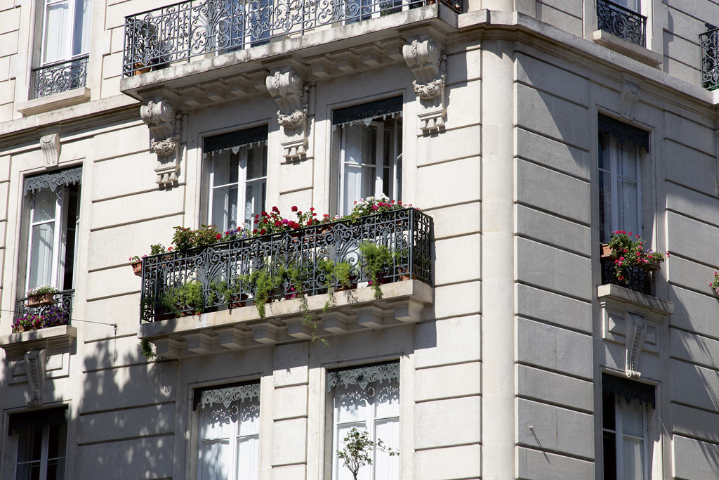 Un balcon fleuri.