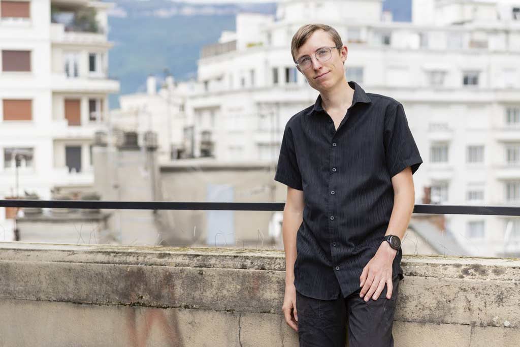 Francis Boyer sur les quais de Grenoble.