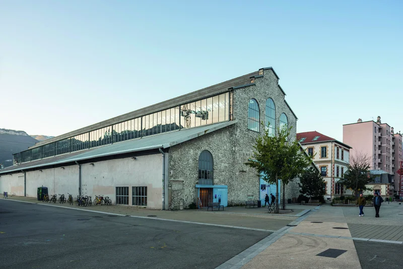 Le Magasin des Horizons, centre d’art contemporain symbolise l'héritage industriel important du quartier Bouchayer-Viallet à Grenoble.