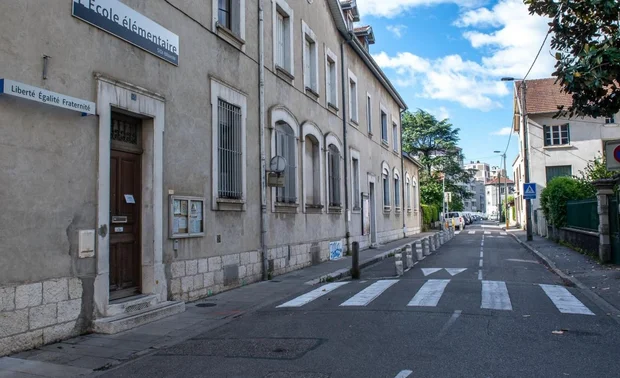 Abords de l'école Sidi Brahim. Rue Sidi Brahim.